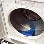 乾燥機で「バインダー518」を硬化させ、顔料を繊維に固着